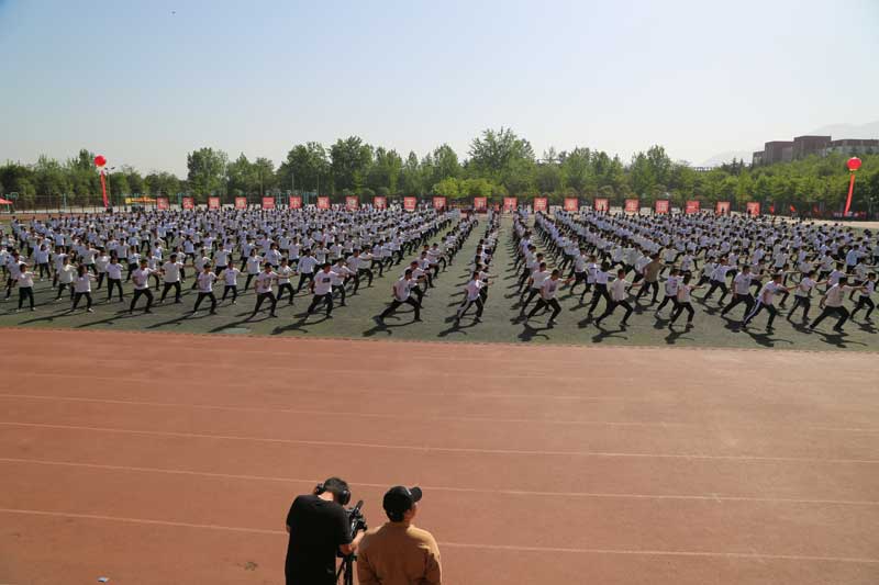 獻禮20年校慶！明德學院舉辦第十七屆體育文化節(jié)