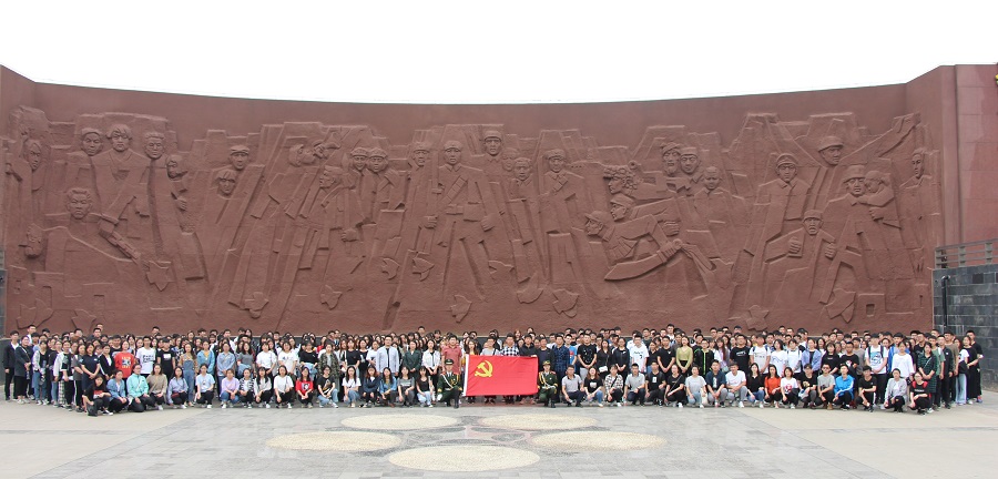 明德學(xué)院組織師生參加《西安日?qǐng)?bào)》“西安解放70周年”主題活動(dòng) 明德學(xué)院組織師生參加《西安日?qǐng)?bào)》“西安解放70周年”主題活動(dòng)