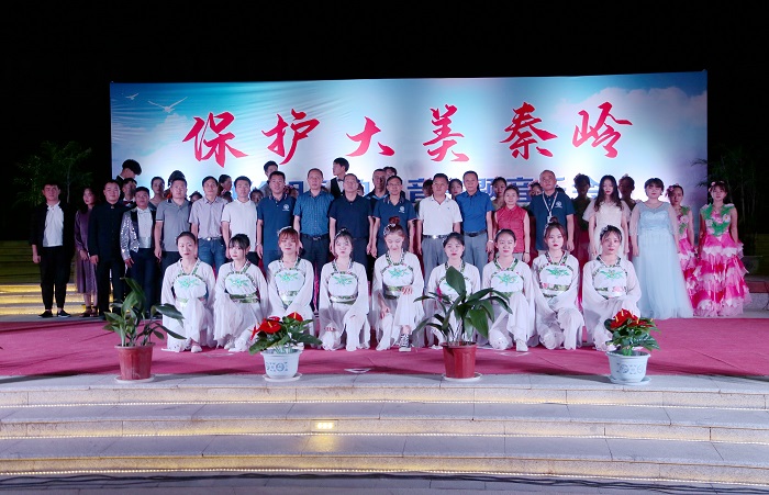 明德學(xué)院舉行“保護大美秦嶺 共建綠色家園”主題音樂會