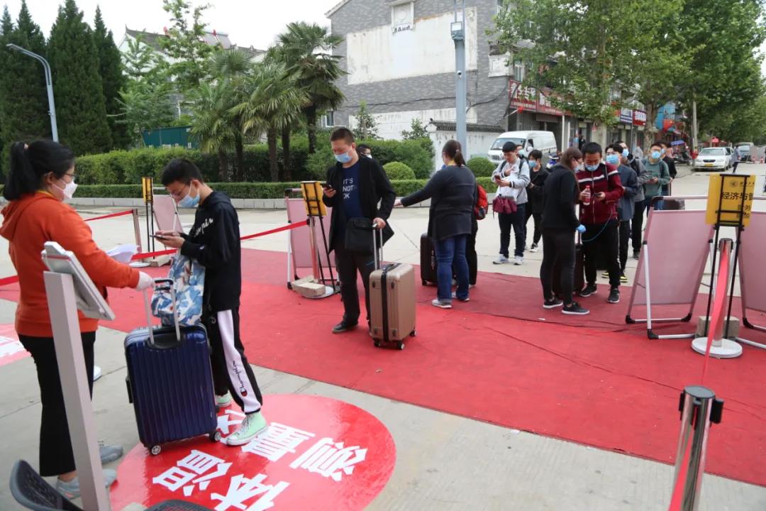 返校第一天 | 初夏的校園 終于等到你！