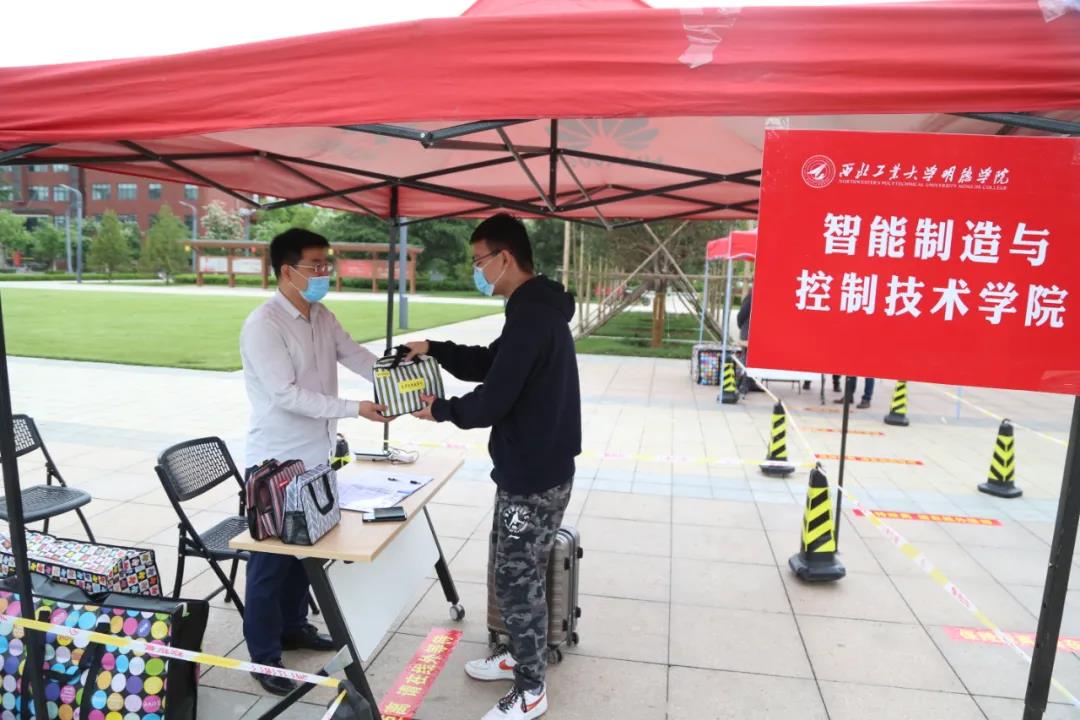 返校第一天 | 初夏的校園 終于等到你！