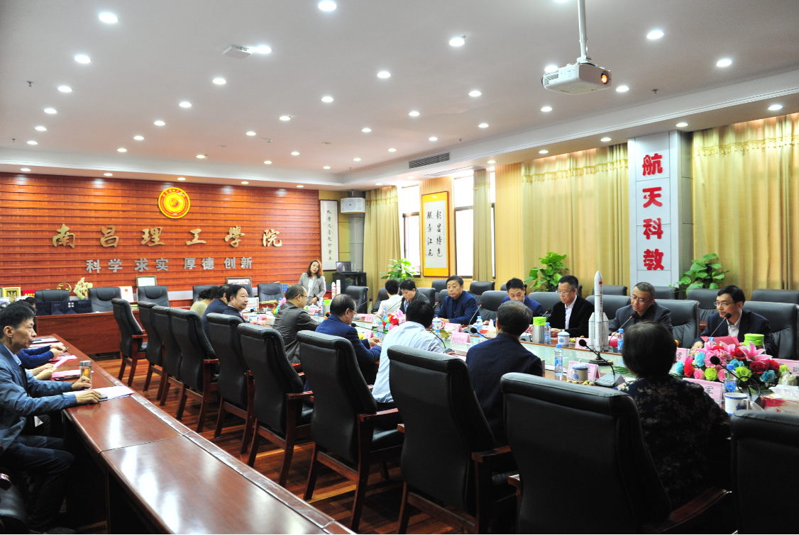 懷若渴知欲去求索，載累累碩果歸己用 ——集團(tuán)董事局主席袁漢源帶隊(duì)考察優(yōu)秀兄弟院校