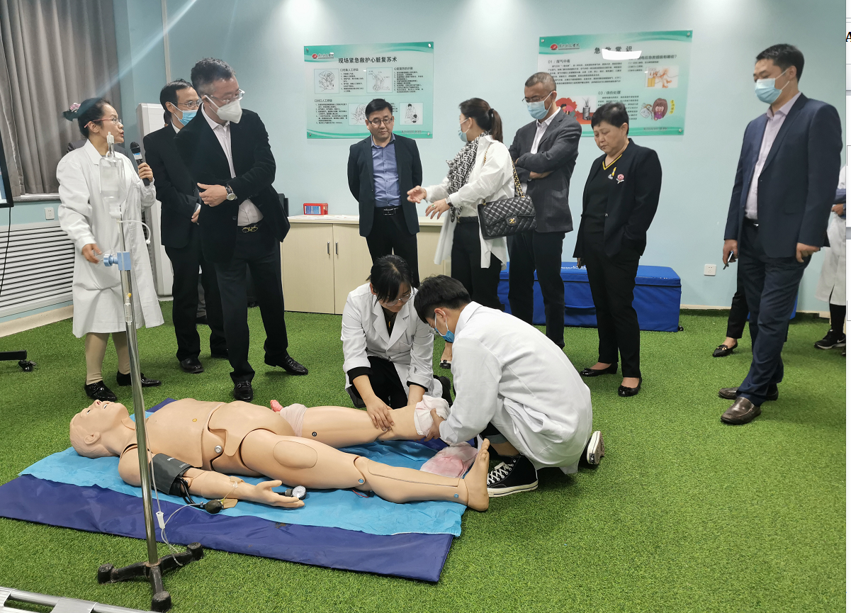 懷若渴知欲去求索，載累累碩果歸己用 ——集團(tuán)董事局主席袁漢源帶隊(duì)考察優(yōu)秀兄弟院校