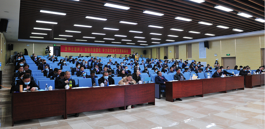 實(shí)施人才興企戰(zhàn)略 培育三足鼎立隊(duì)伍——萬裕金葉干部培訓(xùn)中心成立暨首期“開源計(jì)劃”培訓(xùn)班典禮隆重舉行