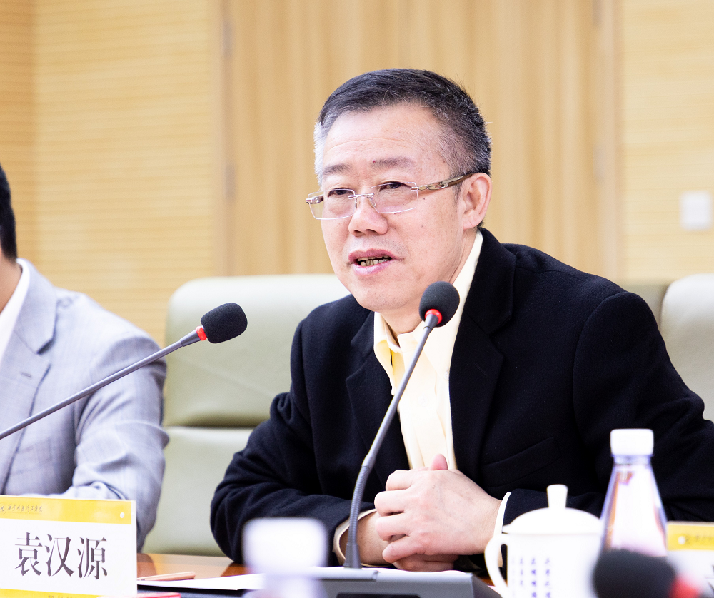 秦農(nóng)銀行行長(zhǎng)孟浩帶隊(duì)考察明德學(xué)院