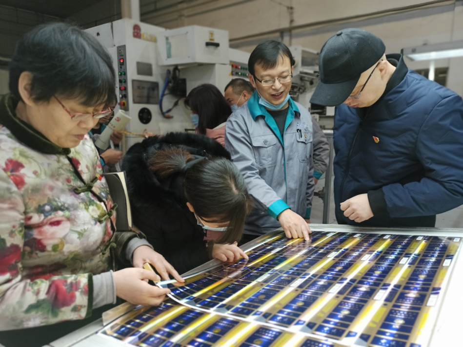 黨建業(yè)務(wù)雙融合 聯(lián)合共建促發(fā)展 ——陜西煙草質(zhì)量監(jiān)督檢測(cè)站黨支部與金葉印務(wù)黨支部開(kāi)展交流活動(dòng)