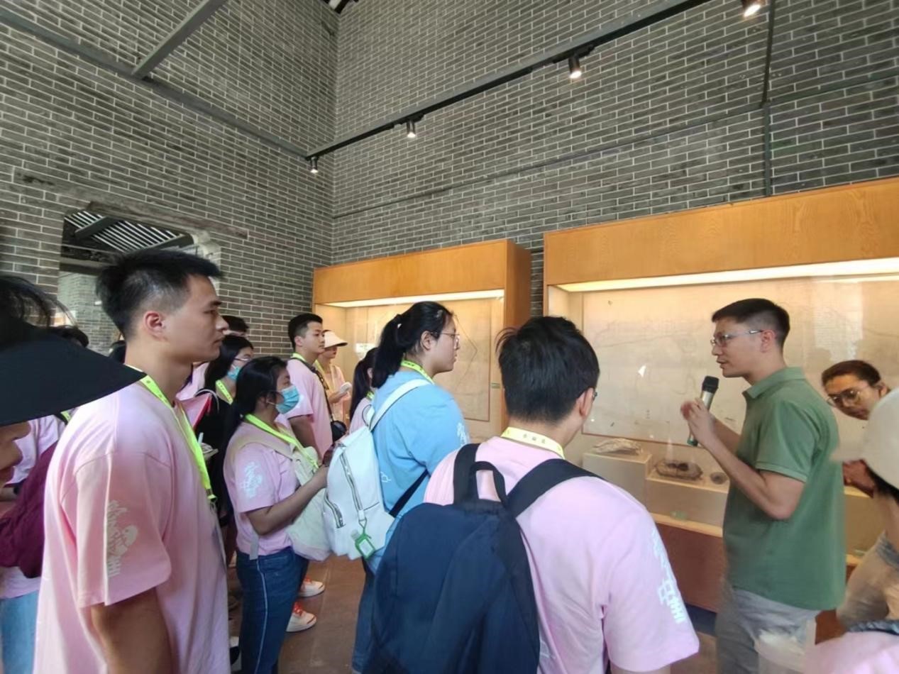 赤膽忠心強教育 同心共筑中國夢 赤膽忠心強教育 同心共筑中國夢