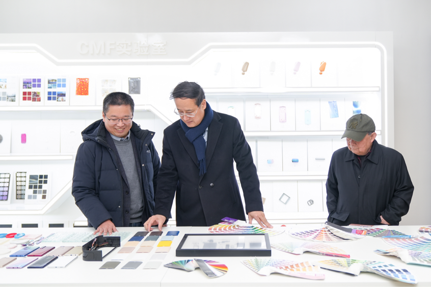 陜文投原董事長王勇等領導嘉賓一行考察西安明德理工學院，并出席瀛湖采風總結會