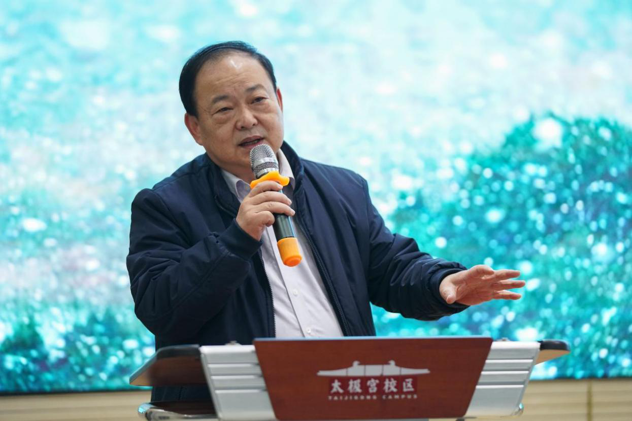 陜文投原董事長王勇等領導嘉賓一行考察西安明德理工學院，并出席瀛湖采風總結會