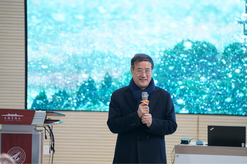 陜文投原董事長王勇等領導嘉賓一行考察西安明德理工學院，并出席瀛湖采風總結會