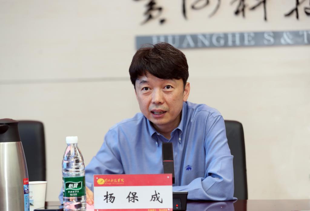 與中國(guó)民辦高校先行者同行 共赴教育高質(zhì)量發(fā)展新未來(lái)——集團(tuán)董事局主席、總裁袁漢源先生率團(tuán)赴黃河科技學(xué)院考察交流