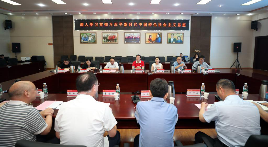 與中國(guó)民辦高校先行者同行 共赴教育高質(zhì)量發(fā)展新未來(lái)——集團(tuán)董事局主席、總裁袁漢源先生率團(tuán)赴黃河科技學(xué)院考察交流