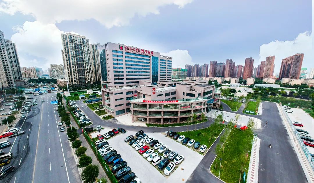 與中國(guó)民辦高校先行者同行 共赴教育高質(zhì)量發(fā)展新未來(lái)——集團(tuán)董事局主席、總裁袁漢源先生率團(tuán)赴黃河科技學(xué)院考察交流