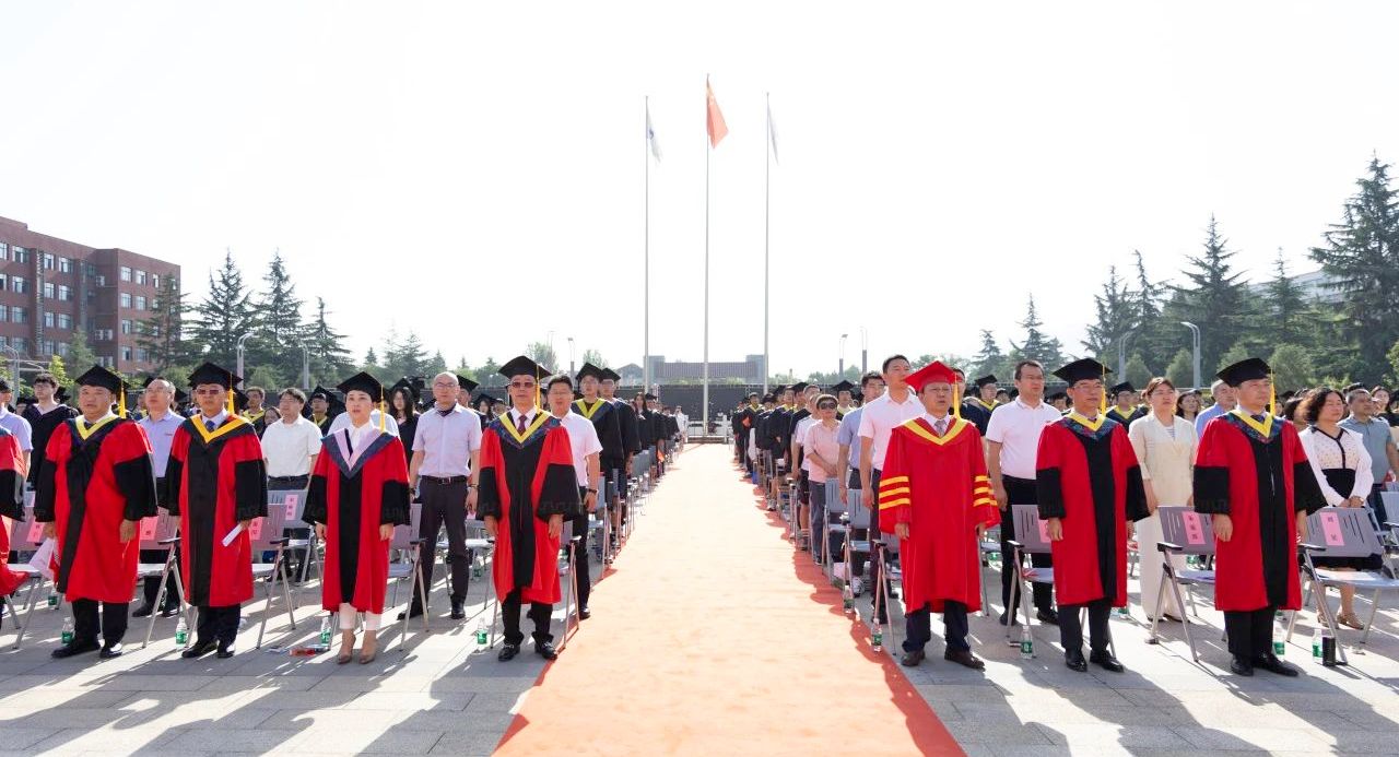 攜青春之志 赴星辰大?！靼裁鞯吕砉W(xué)院舉行畢業(yè)季系列活動(dòng)