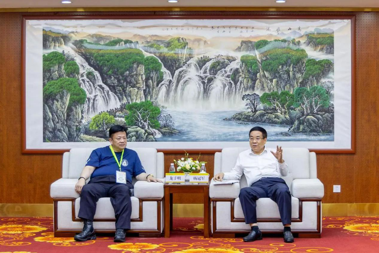 “愛(ài)我中華”青年大匯聚火車團(tuán)歷史文化探索之旅抵陜 省政協(xié)副主席楊冠軍在明德學(xué)院會(huì)見(jiàn)成員代表 “愛(ài)我中華”青年大匯聚火車團(tuán)歷史文化探索之旅抵陜 省政協(xié)副主席楊冠軍在明德學(xué)院會(huì)見(jiàn)成員代表