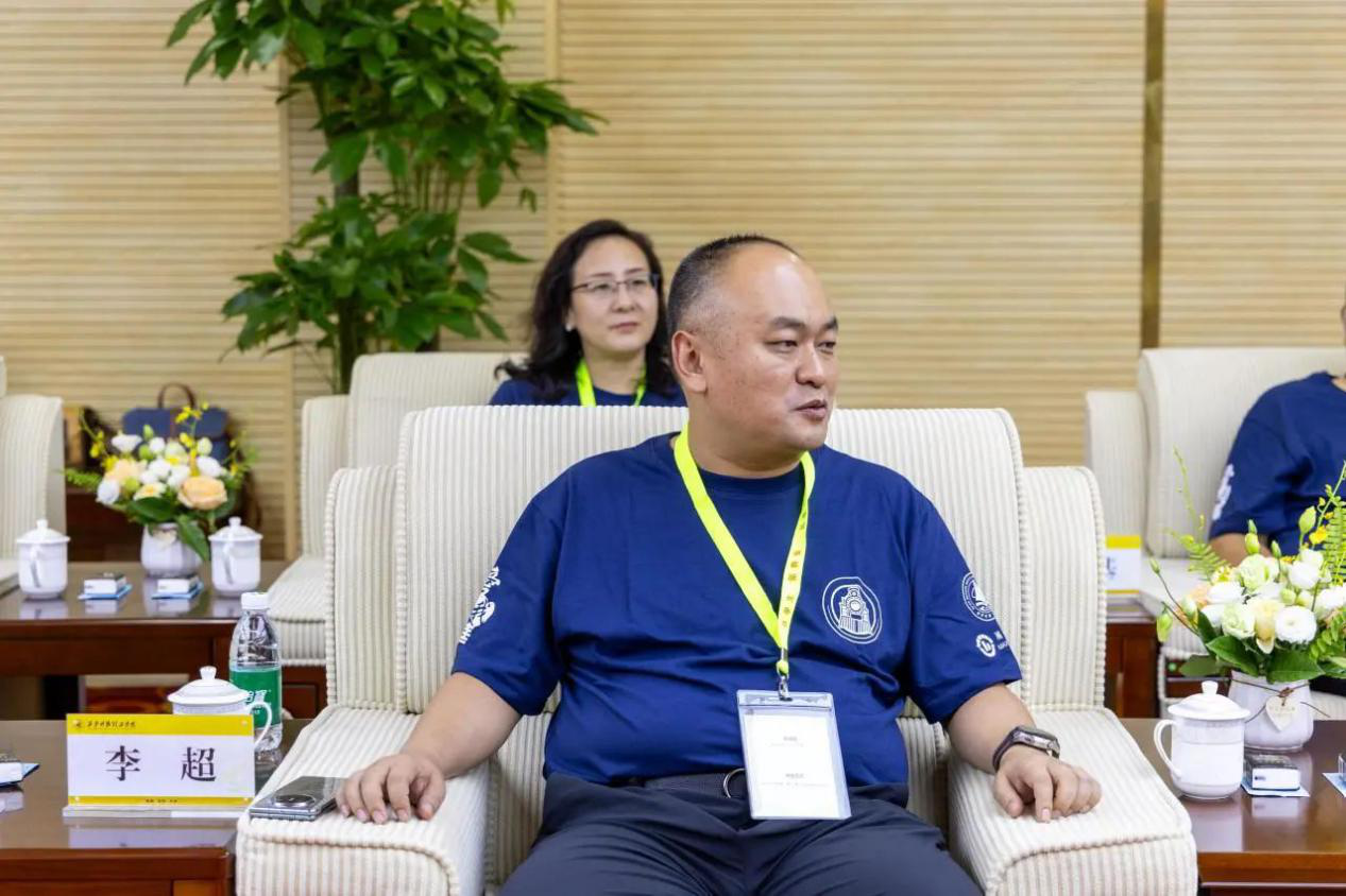 “愛(ài)我中華”青年大匯聚火車團(tuán)歷史文化探索之旅抵陜 省政協(xié)副主席楊冠軍在明德學(xué)院會(huì)見(jiàn)成員代表 “愛(ài)我中華”青年大匯聚火車團(tuán)歷史文化探索之旅抵陜 省政協(xié)副主席楊冠軍在明德學(xué)院會(huì)見(jiàn)成員代表