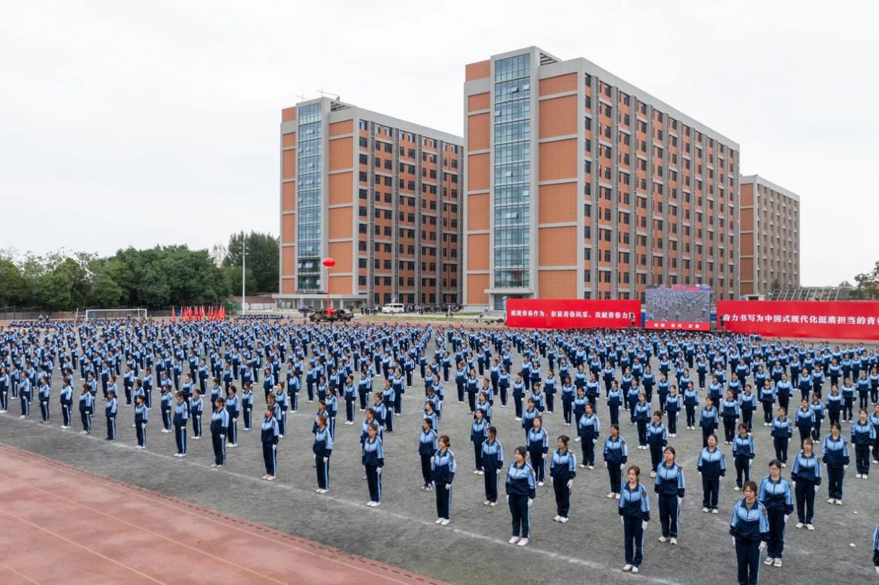 展颯爽英姿 赴璀璨新程 西安明德理工學院2024級新生開學典禮暨軍訓總結(jié)表彰大會圓滿舉行