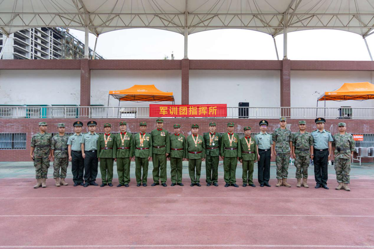 西安明德理工學院軍訓特輯 英模老兵親臨現(xiàn)場宣講 軍事機構(gòu)領(lǐng)導來校督察 西安明德理工學院軍訓特輯 英模老兵親臨現(xiàn)場宣講 軍事機構(gòu)領(lǐng)導來校督察