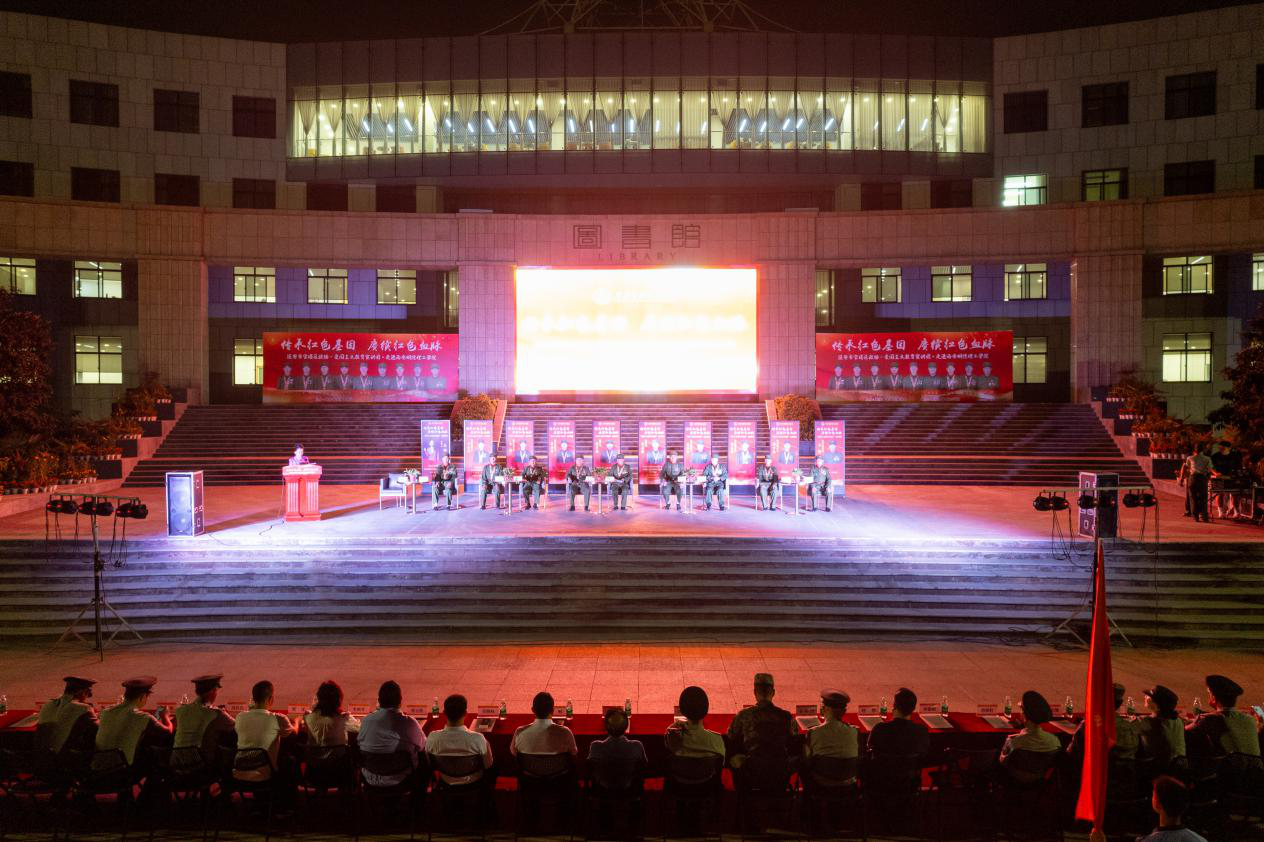 西安明德理工學院軍訓特輯 英模老兵親臨現(xiàn)場宣講 軍事機構(gòu)領(lǐng)導來校督察 西安明德理工學院軍訓特輯 英模老兵親臨現(xiàn)場宣講 軍事機構(gòu)領(lǐng)導來校督察