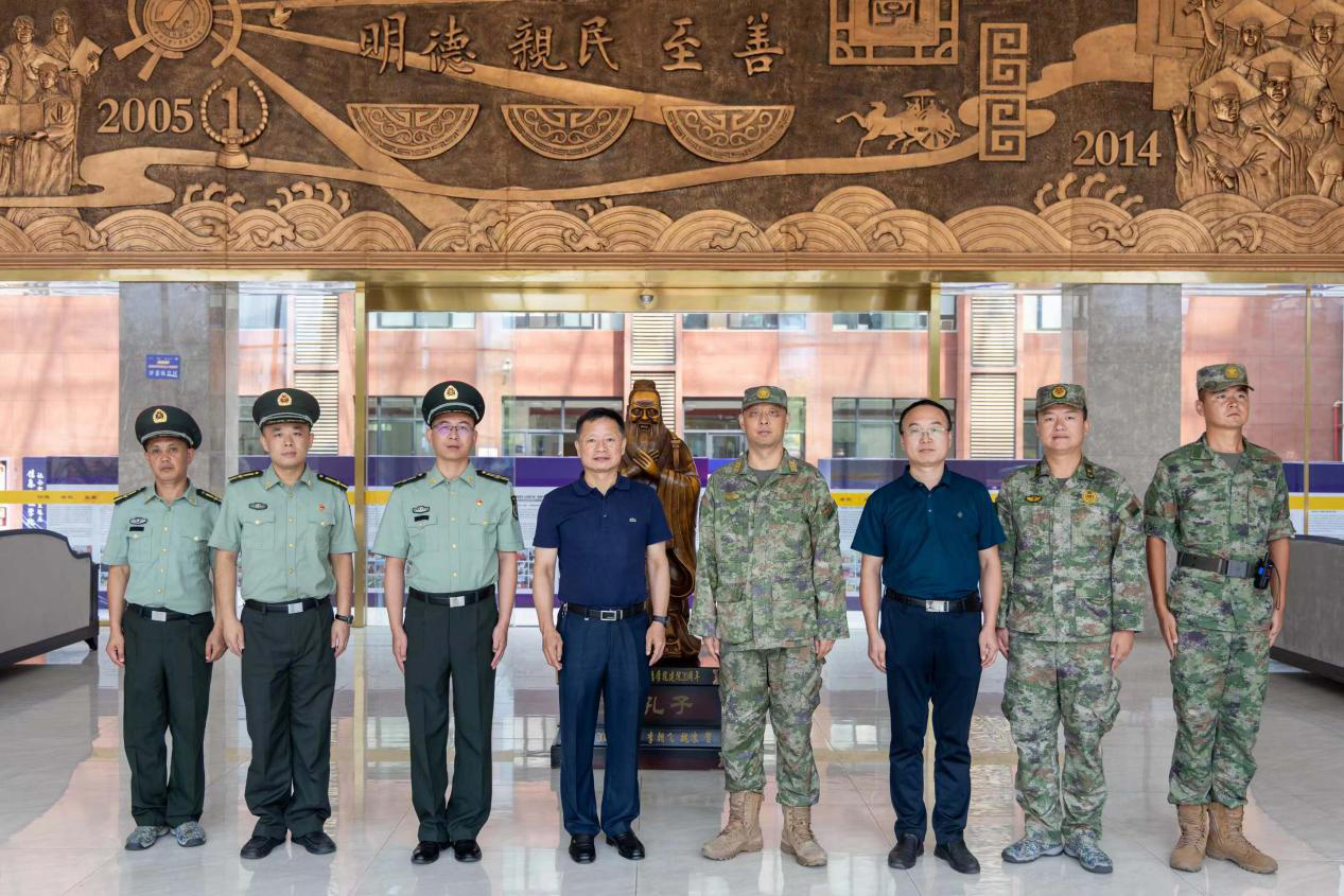 西安明德理工學院軍訓特輯 英模老兵親臨現(xiàn)場宣講 軍事機構(gòu)領(lǐng)導來校督察 西安明德理工學院軍訓特輯 英模老兵親臨現(xiàn)場宣講 軍事機構(gòu)領(lǐng)導來校督察
