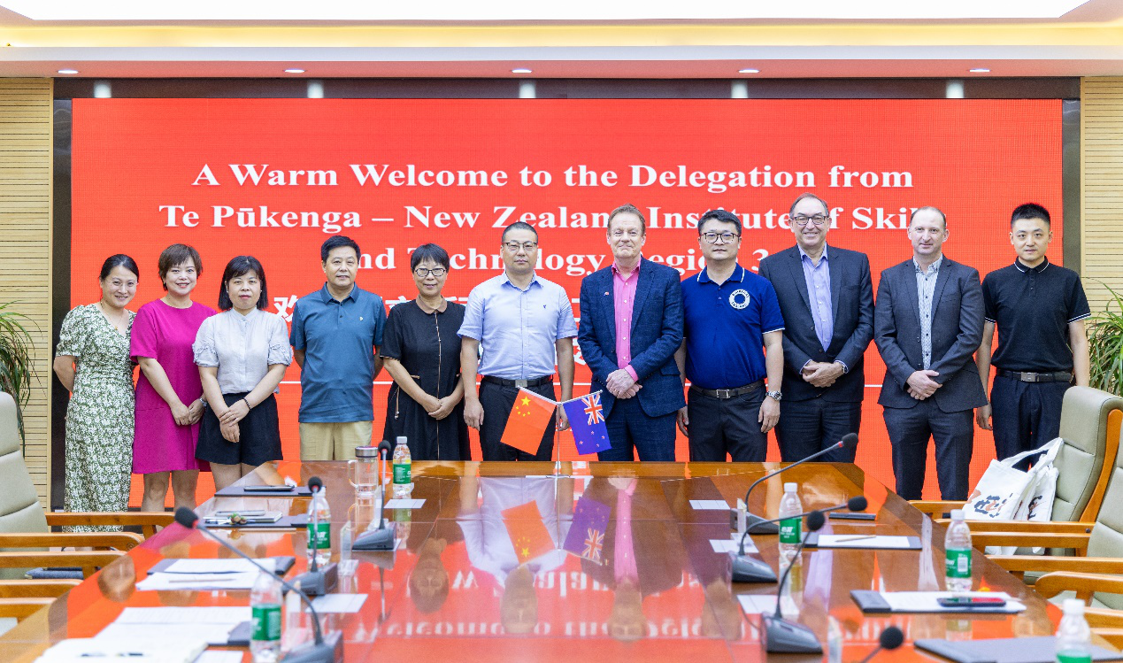 校內(nèi)交流話國際合作 校外研修強教師隊伍 明德學(xué)院扎實推進(jìn)教育事業(yè)高質(zhì)量發(fā)展