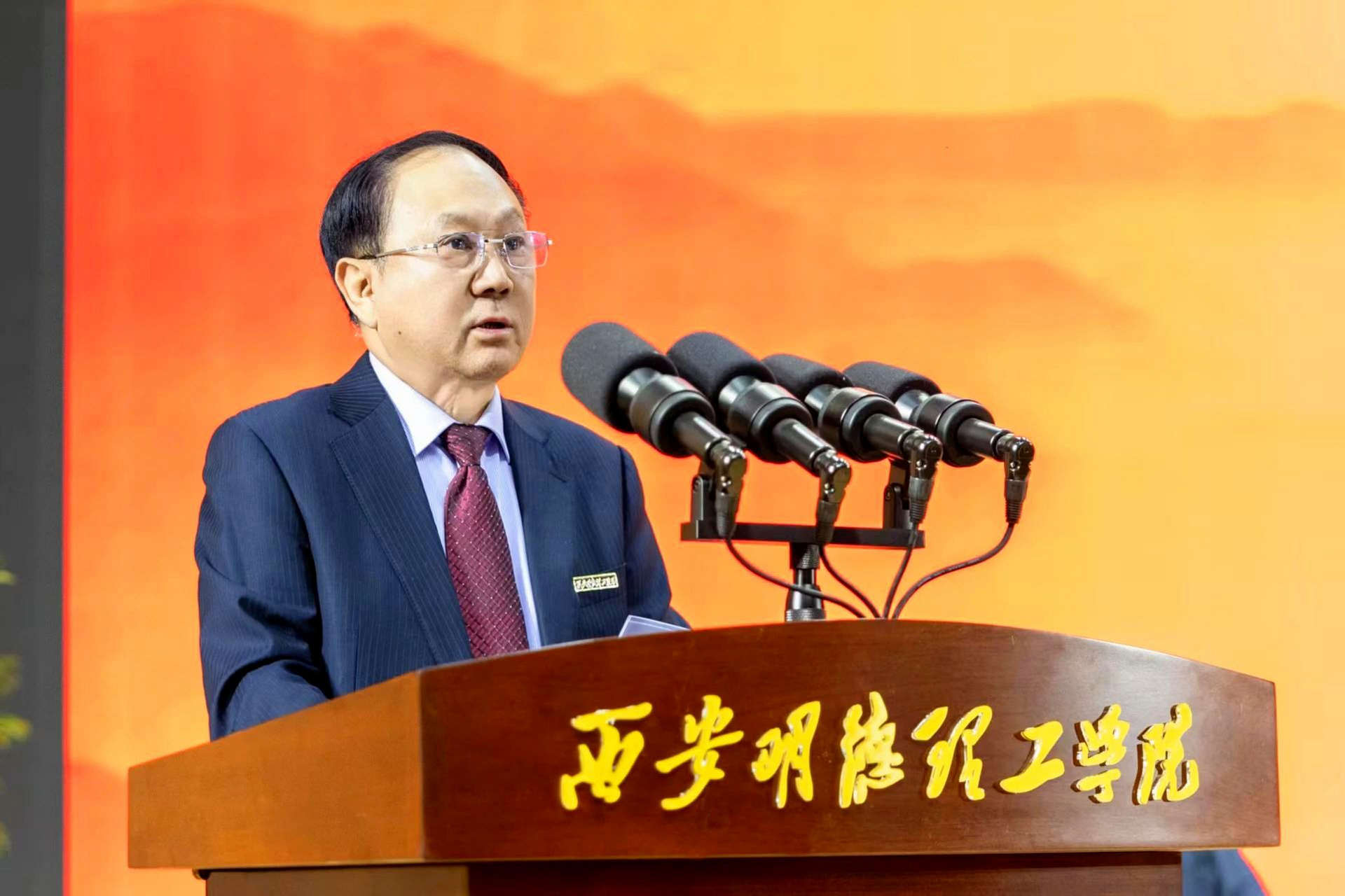 錨定方向強發(fā)展 篤行致遠譜新篇 西安明德理工學院2025年工作部署會順利召開 錨定方向強發(fā)展 篤行致遠譜新篇 西安明德理工學院2025年工作部署會順利召開