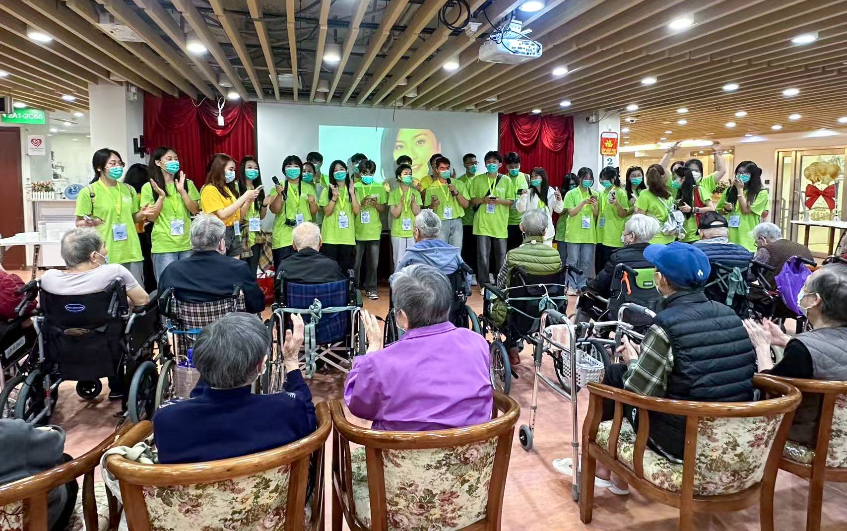 以青春之光 筑家國夢想 集團(tuán)兩校師生代表赴香港參加2025青年夢想家交流營活動