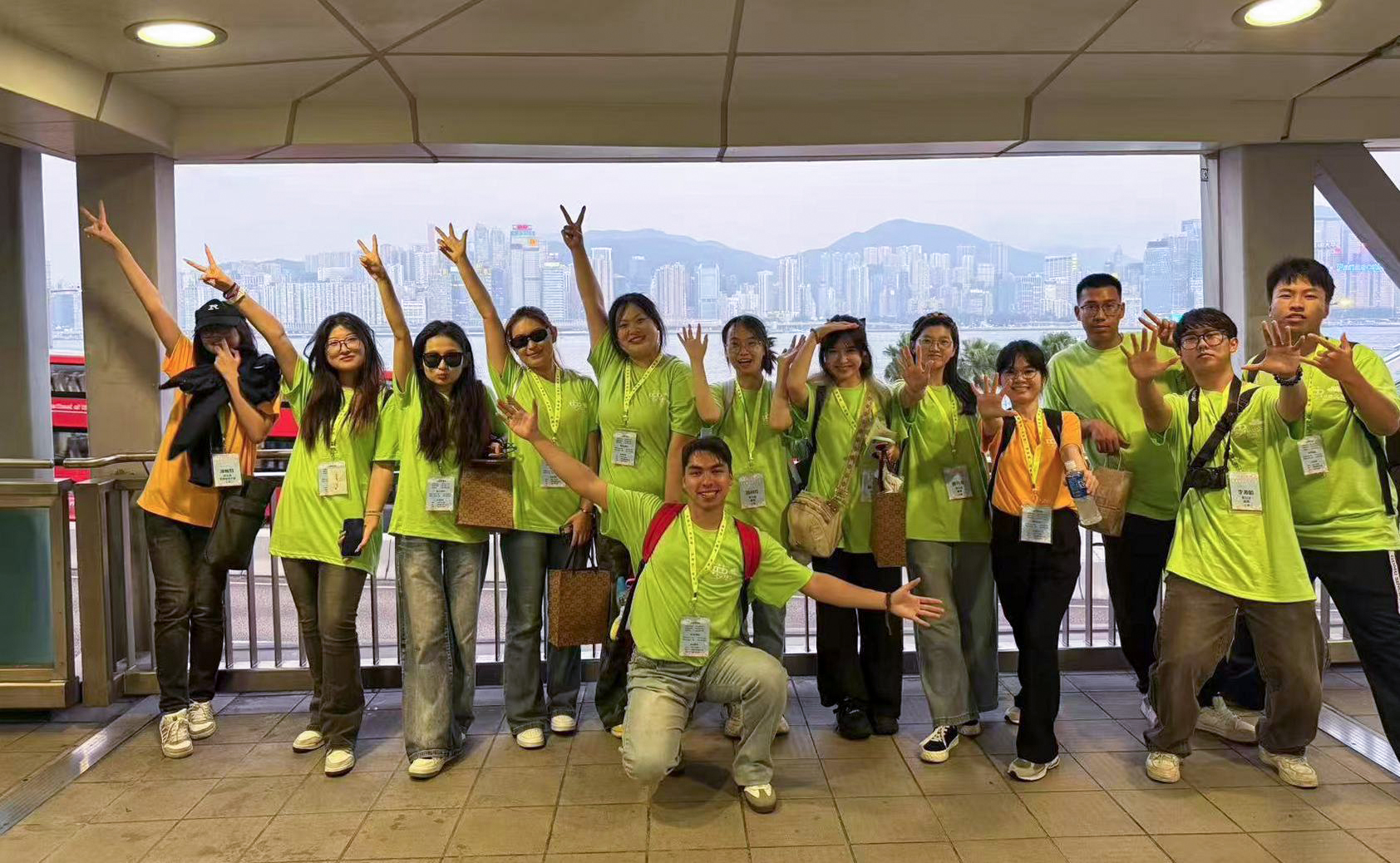 以青春之光 筑家國夢想 集團(tuán)兩校師生代表赴香港參加2025青年夢想家交流營活動