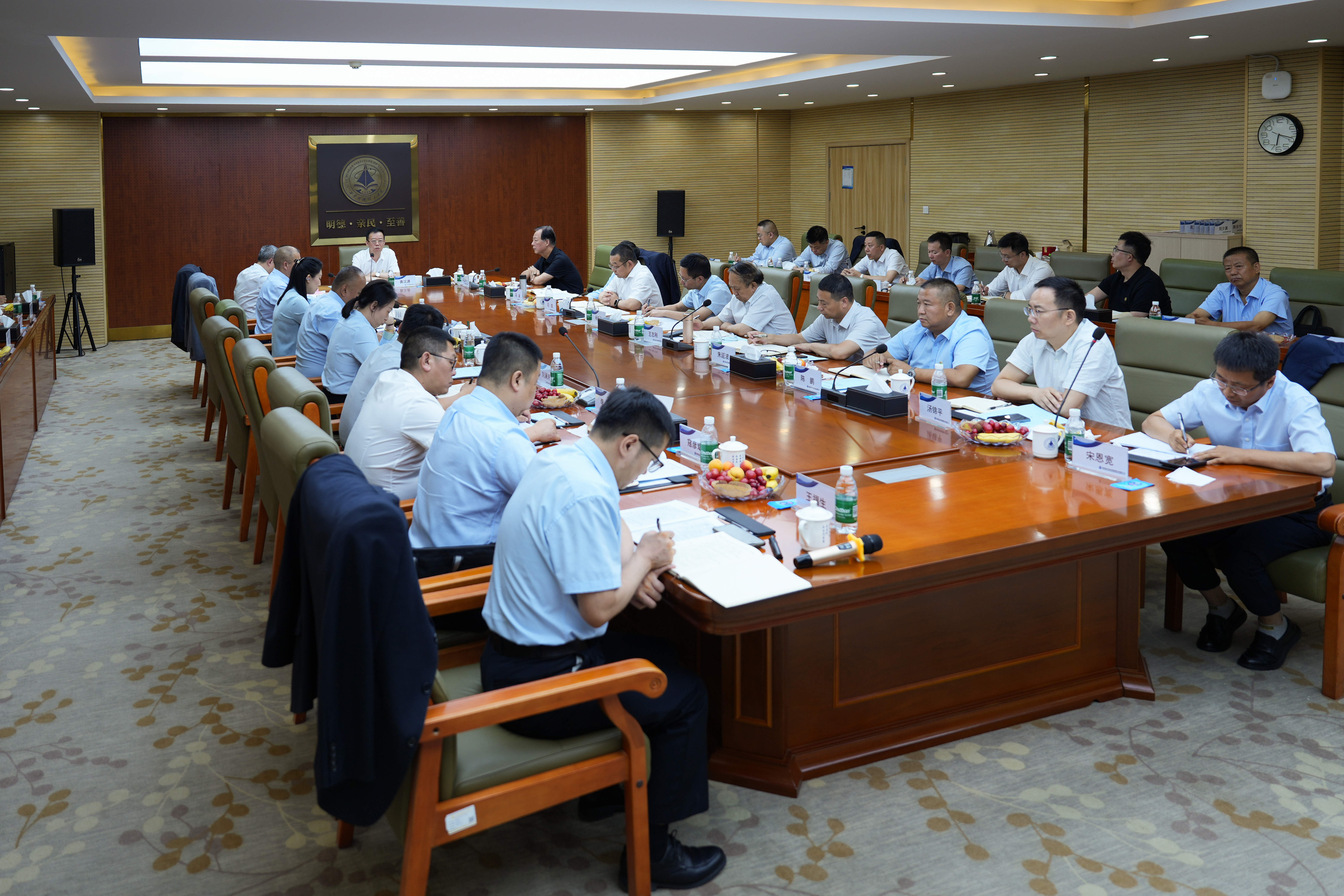 聚焦戰(zhàn)略 壓實(shí)責(zé)任 奮力開創(chuàng)高質(zhì)量發(fā)展新局面 金葉科教集團(tuán)2025年經(jīng)營管理專題會(huì)、兩優(yōu)兩先表彰大會(huì)暨目標(biāo)責(zé)任書簽訂儀式圓滿舉行