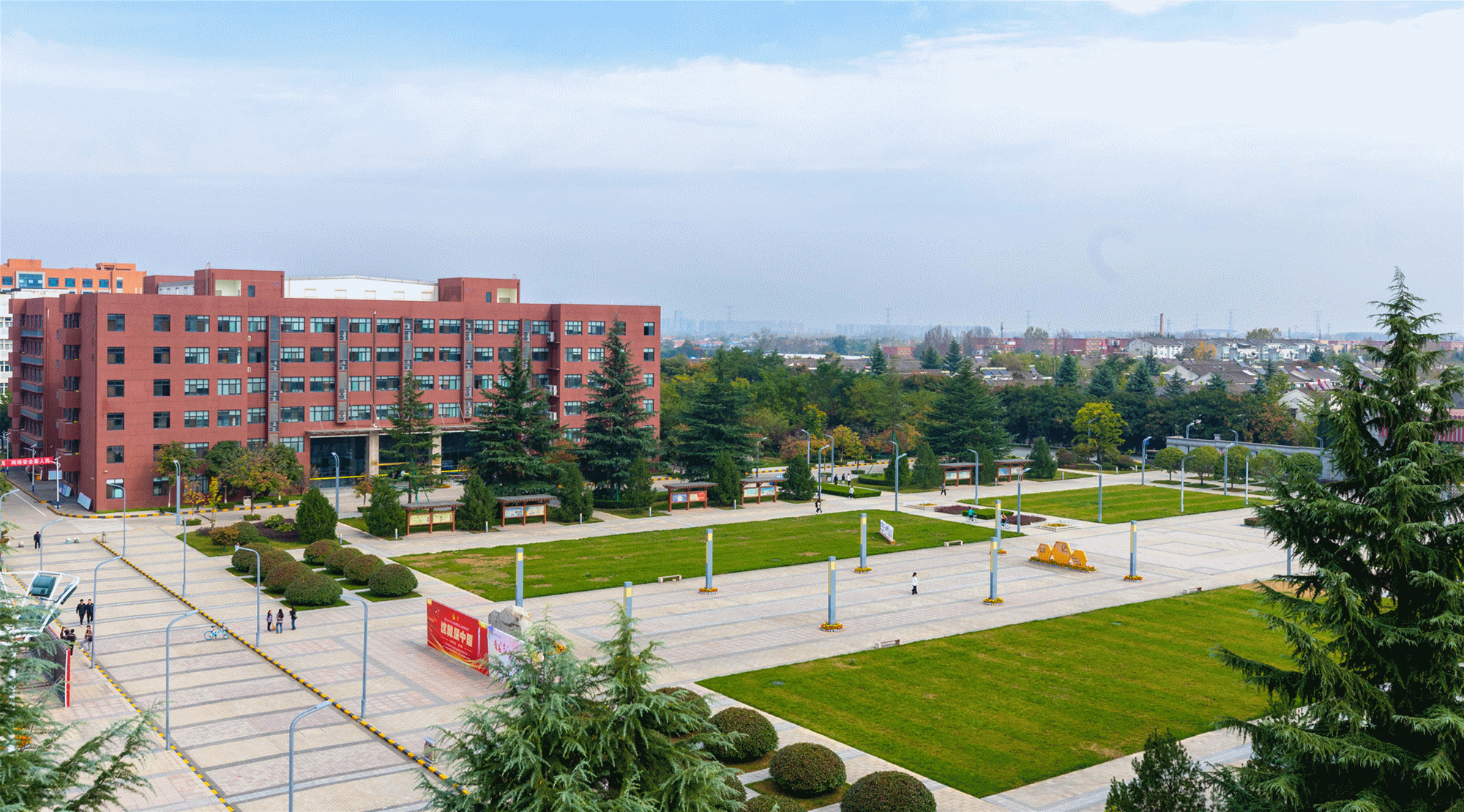 以綠色發(fā)展理念 賦能育人創(chuàng)新——金葉科教集團(tuán)教育事業(yè)兩校生態(tài)環(huán)境建設(shè)獲省級認(rèn)可