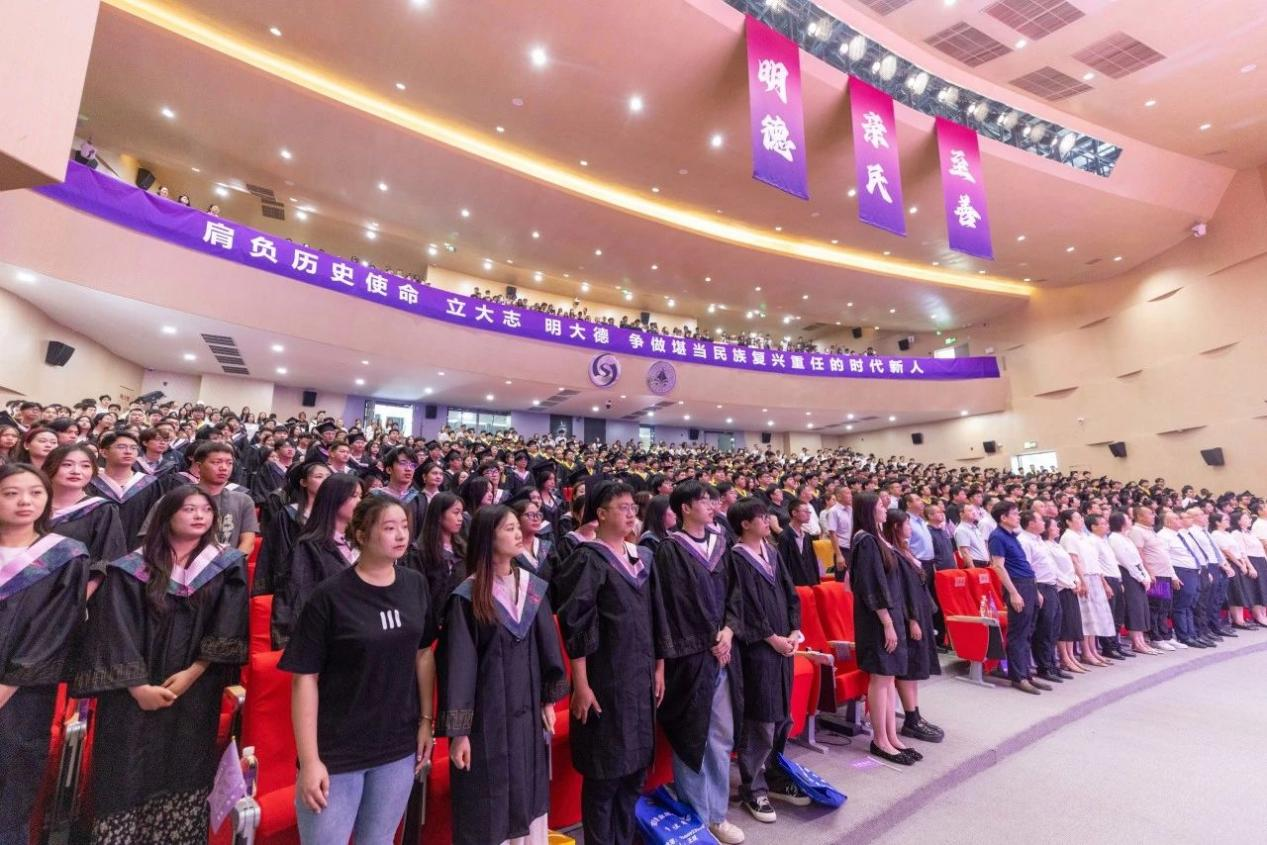 驪歌未散別情重 青春作伴赴星河——西安明德理工學(xué)院舉辦2025屆畢業(yè)典禮與歡送文藝晚會(huì) 驪歌未散別情重 青春作伴赴星河——西安明德理工學(xué)院舉辦2025屆畢業(yè)典禮與歡送文藝晚會(huì)